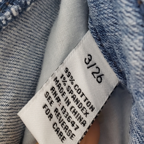 Women's jean shorts - Picture 3 of 5